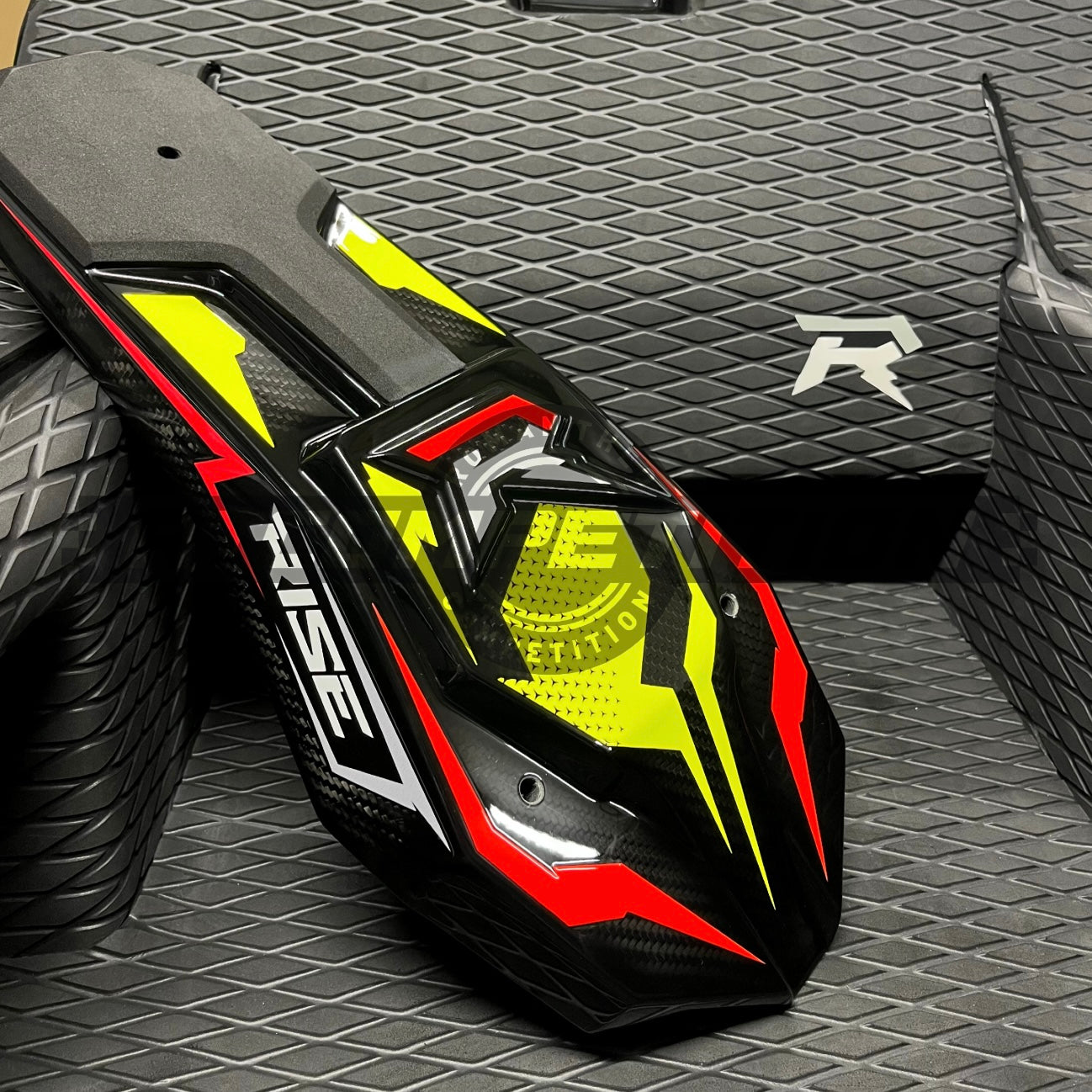 Chin pads Rise carbon look