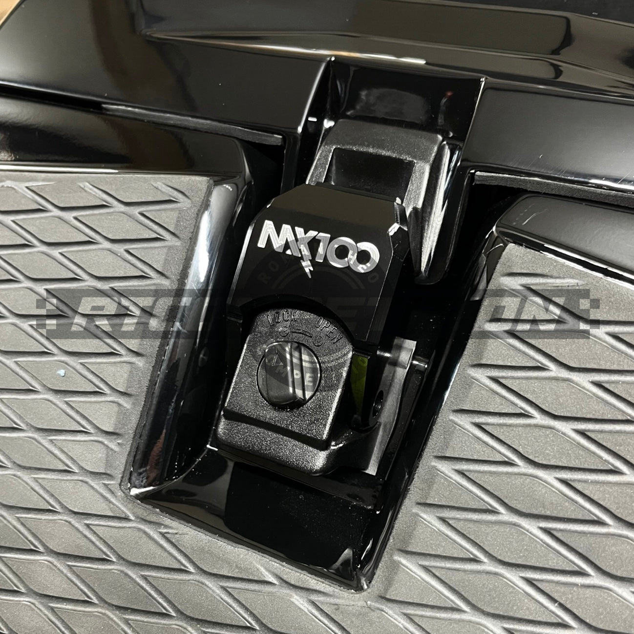 Crochet de capot réglable Alu